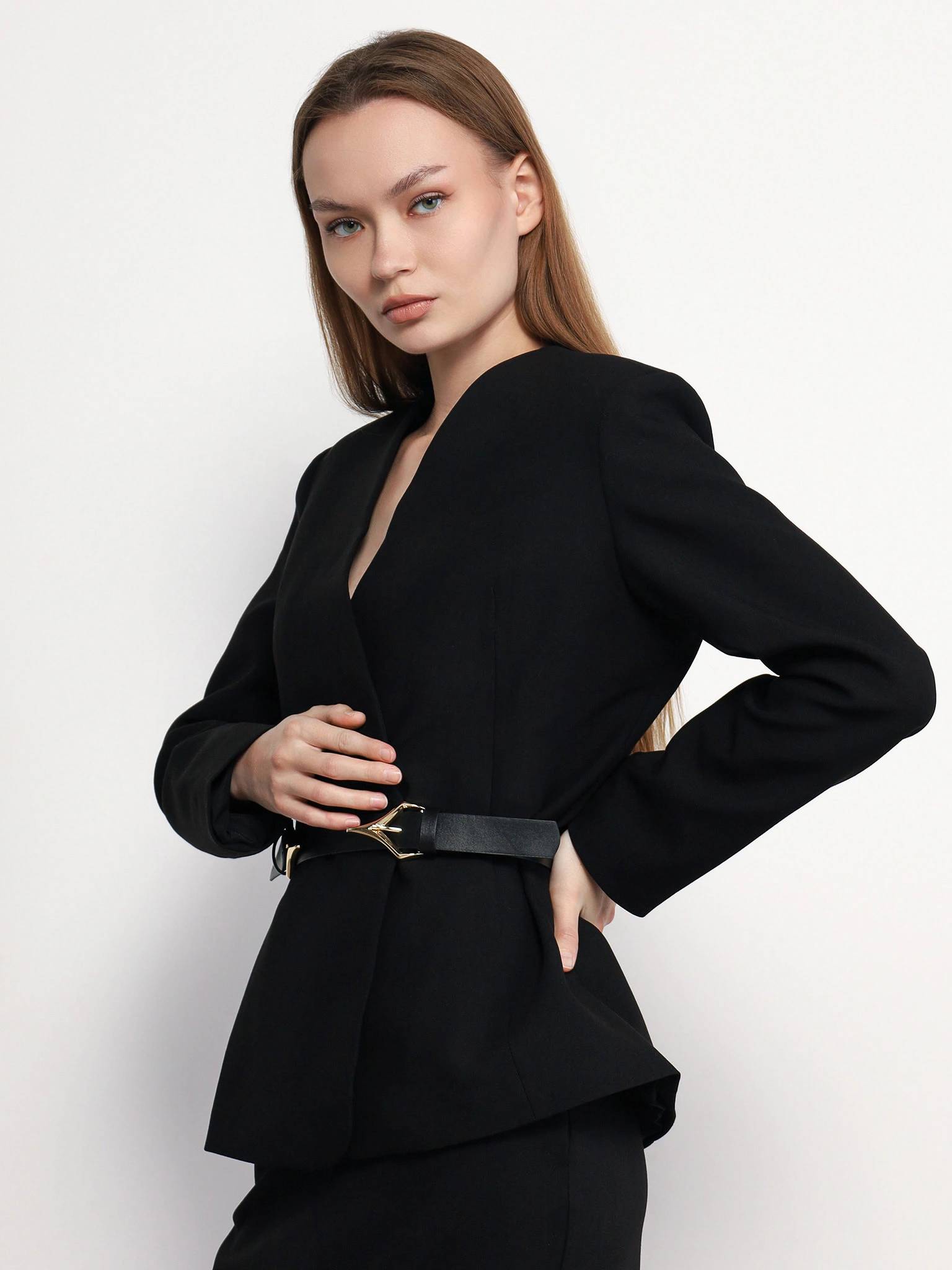 Жакет черного цвета прямого кроя